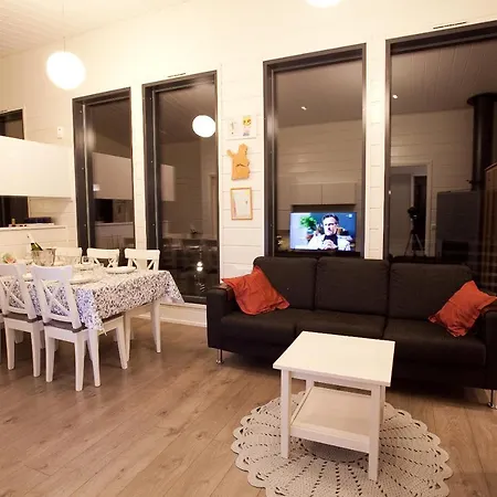 Villa Aurora Lakeside Villa With Hot Tub, Near Rovaniemi, 4 Bedrooms, Sleeps 9 *
