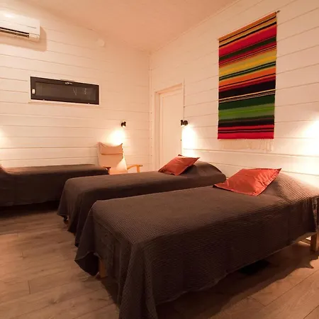 Aurora Lakeside Villa With Hot Tub, Near Rovaniemi, 4 Bedrooms, Sleeps 9 Villa *