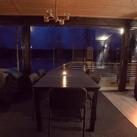 Villa Aurora Lakeside Villa With Hot Tub, Near Rovaniemi, 4 Bedrooms, Sleeps 9