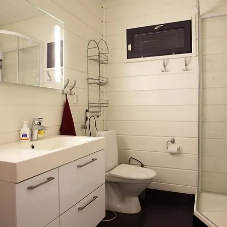 Villa Aurora Lakeside Villa With Hot Tub, Near Rovaniemi, 4 Bedrooms, Sleeps 9 *