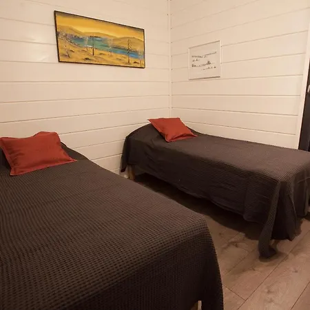 Aurora Lakeside Villa With Hot Tub, Near Rovaniemi, 4 Bedrooms, Sleeps 9 *