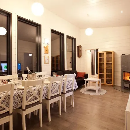 Villa Aurora Lakeside Villa With Hot Tub, Near Rovaniemi, 4 Bedrooms, Sleeps 9 Rovaniemi