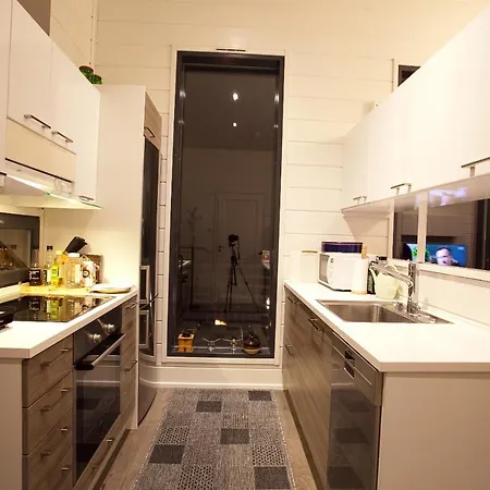Villa Aurora Lakeside Villa With Hot Tub, Near Rovaniemi, 4 Bedrooms, Sleeps 9