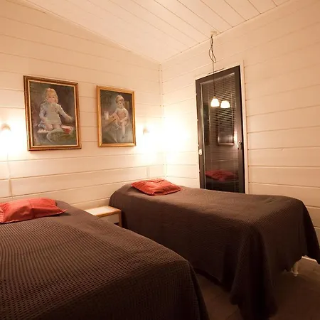 Villa Aurora Lakeside Villa With Hot Tub, Near Rovaniemi, 4 Bedrooms, Sleeps 9 *