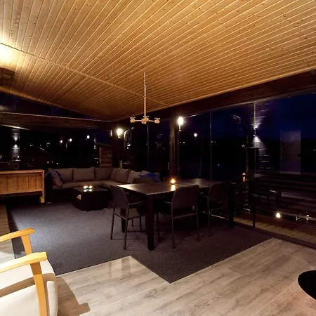 Aurora Lakeside Villa With Hot Tub, Near Rovaniemi, 4 Bedrooms, Sleeps 9 Villa
